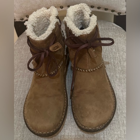 Women's UGG Australia COVE Beige SHEEPSKIN Shearling TAOS Winter BOOTS, size 6 - Picture 2 of 6